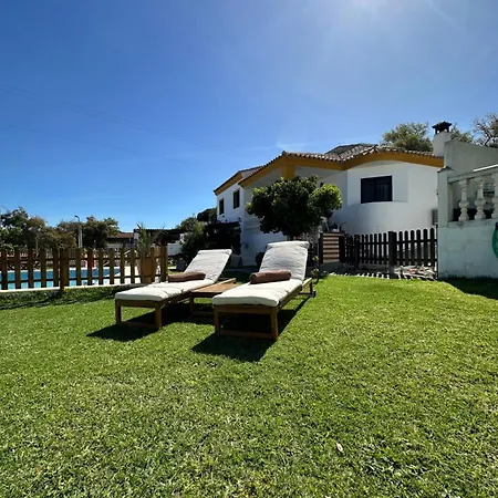 Paraiso De La Luz 7 Bedrooms, Swimming Pool & 4 Bathrooms Villa *