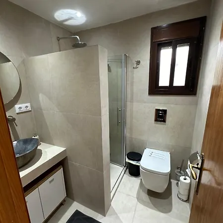 Paraiso De La Luz 7 Bedrooms, Swimming Pool & 4 Bathrooms Villa