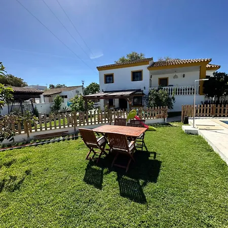 Villa Paraiso De La Luz 7 Bedrooms, Swimming Pool & 4 Bathrooms *