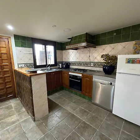 Paraiso De La Luz 7 Bedrooms, Swimming Pool & 4 Bathrooms Villa Cadiz