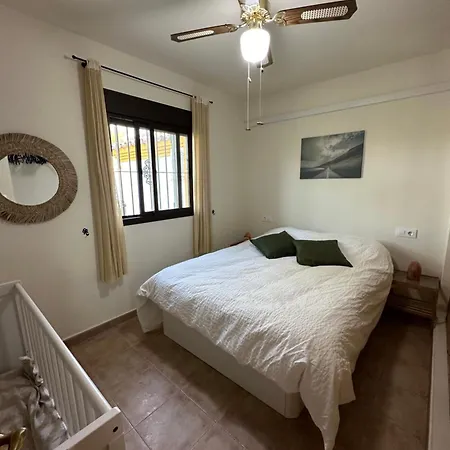 Villa Paraiso De La Luz 7 Bedrooms, Swimming Pool & 4 Bathrooms *