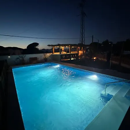 Paraiso De La Luz 7 Bedrooms, Swimming Pool & 4 Bathrooms