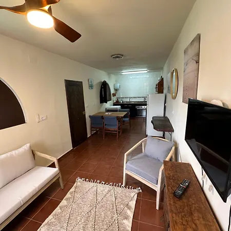 Villa Paraiso De La Luz 7 Bedrooms, Swimming Pool & 4 Bathrooms *
